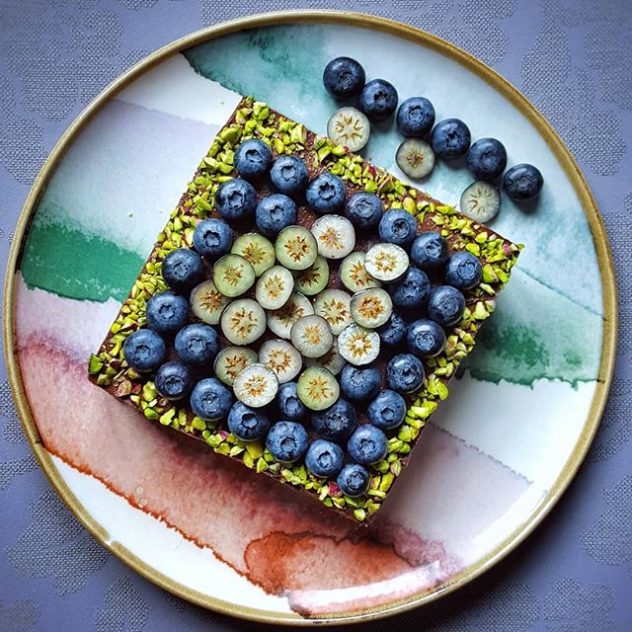 tarta de chocholate y arandanos